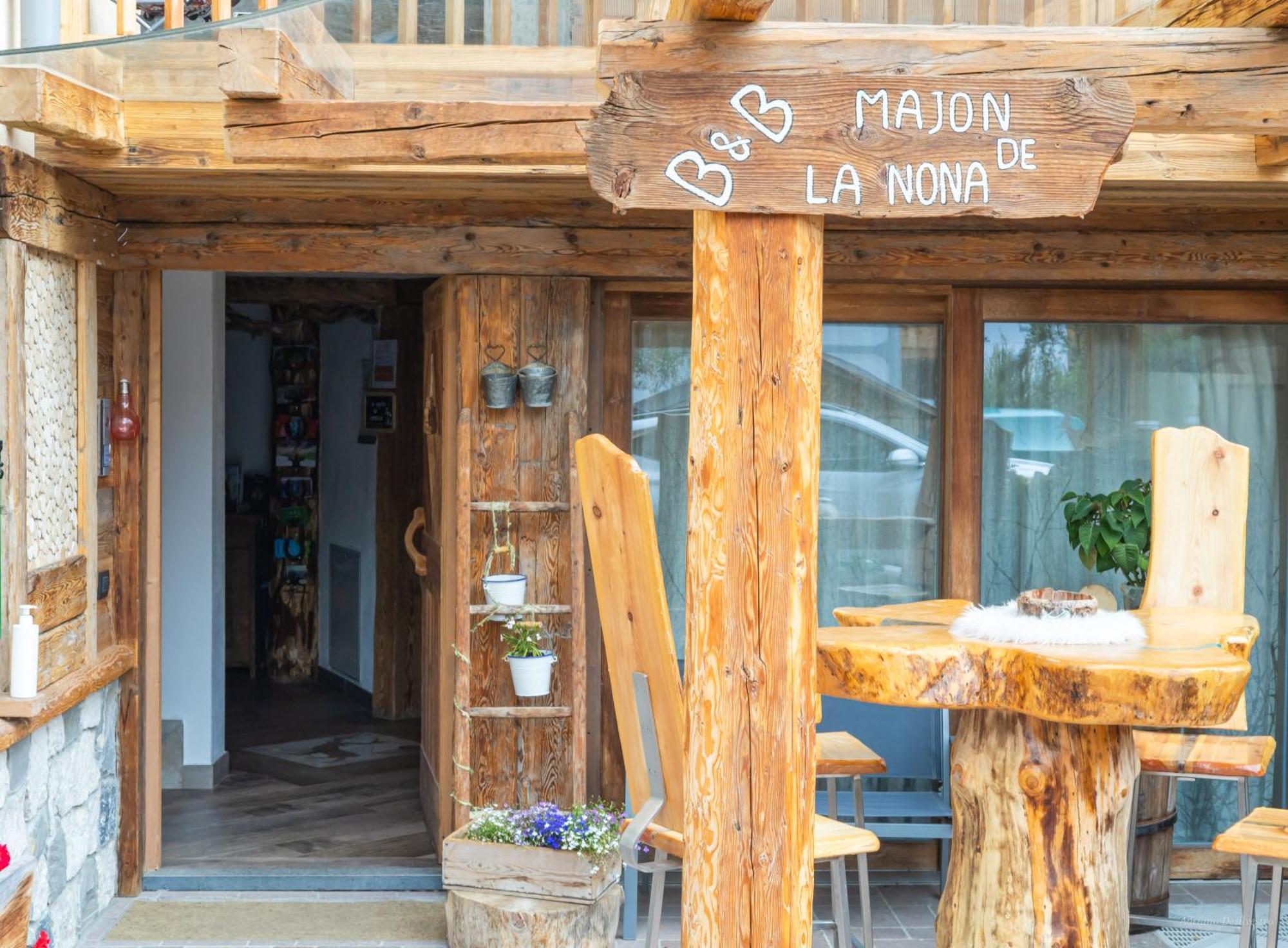Majon De La Nona Hotell Pozza di Fassa Exteriör bild