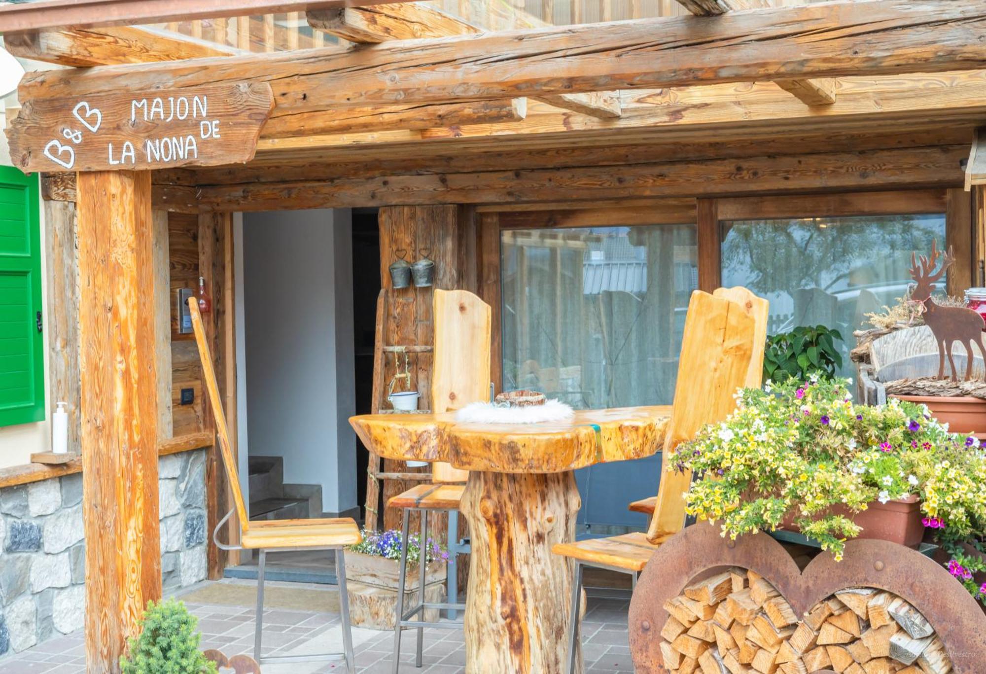 Majon De La Nona Hotell Pozza di Fassa Exteriör bild