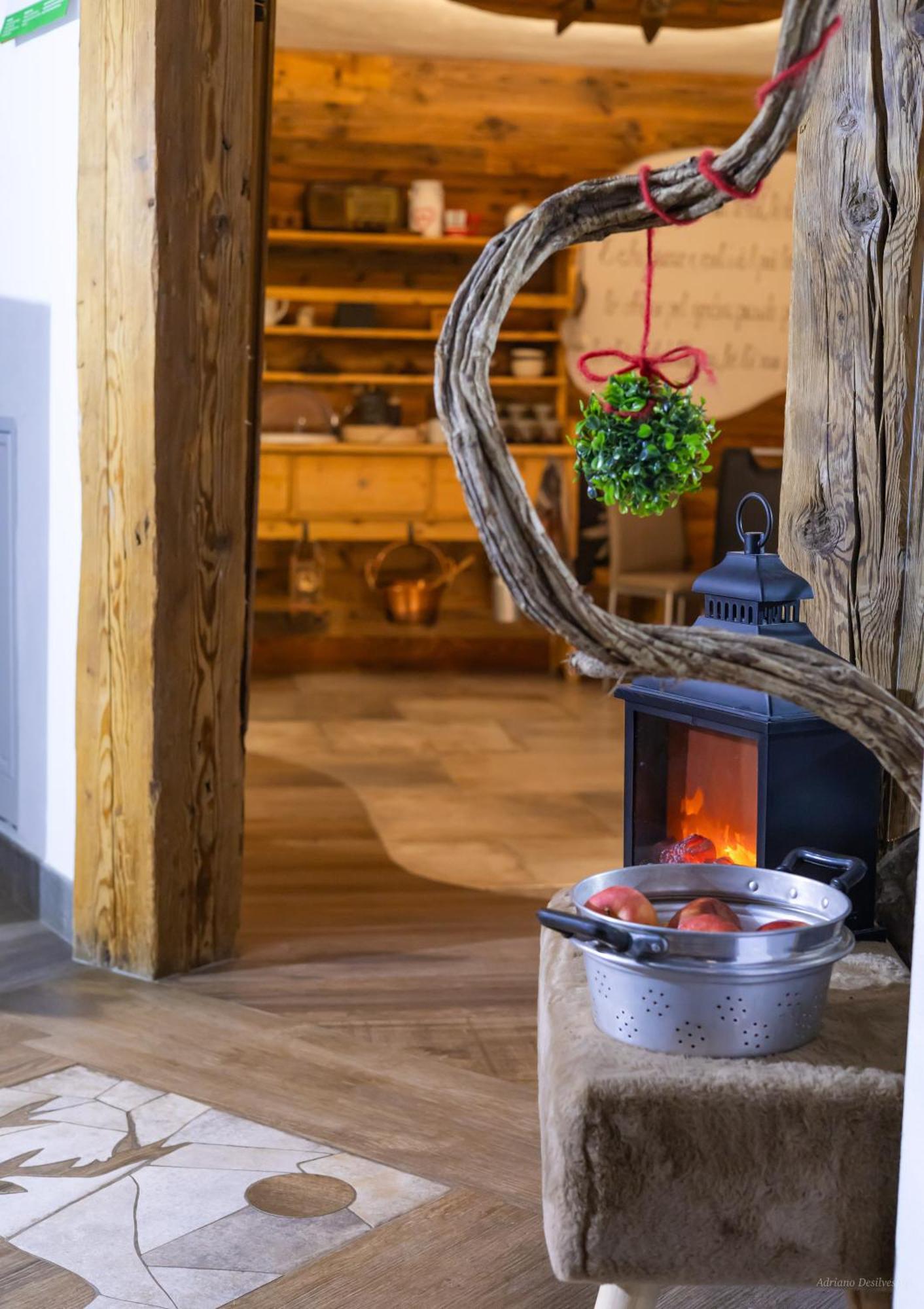Majon De La Nona Hotell Pozza di Fassa Exteriör bild