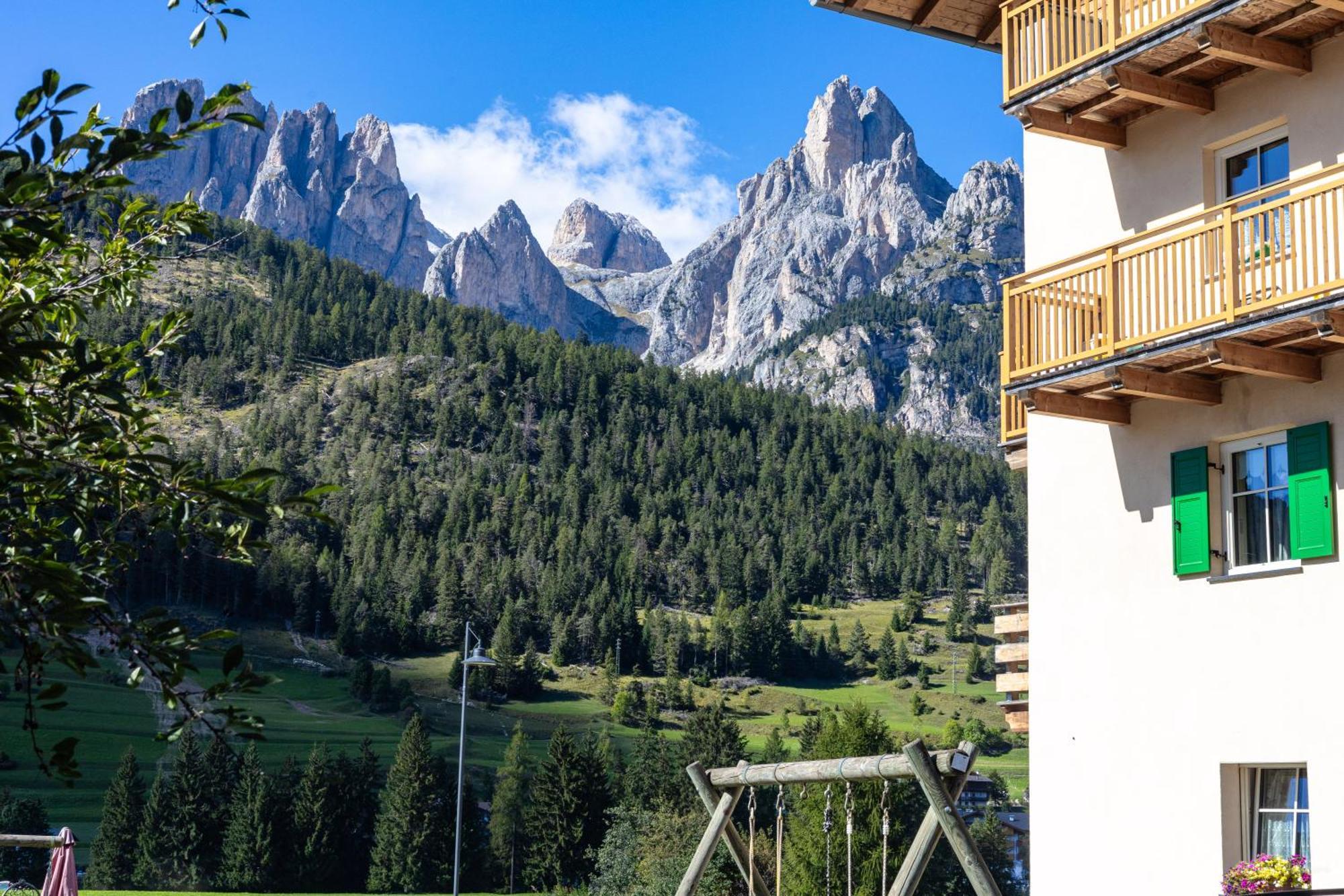 Majon De La Nona Hotell Pozza di Fassa Exteriör bild