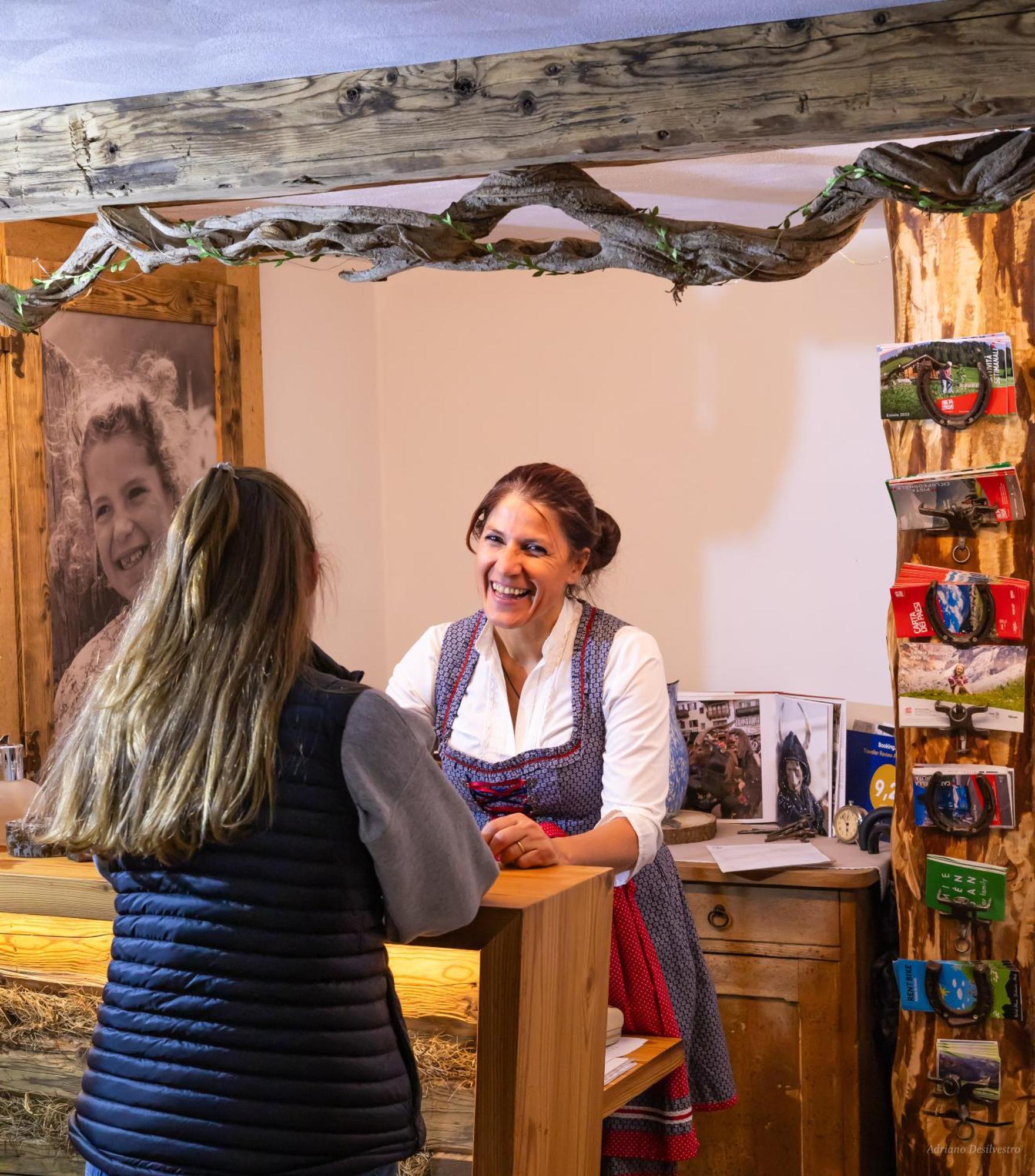 Majon De La Nona Hotell Pozza di Fassa Exteriör bild