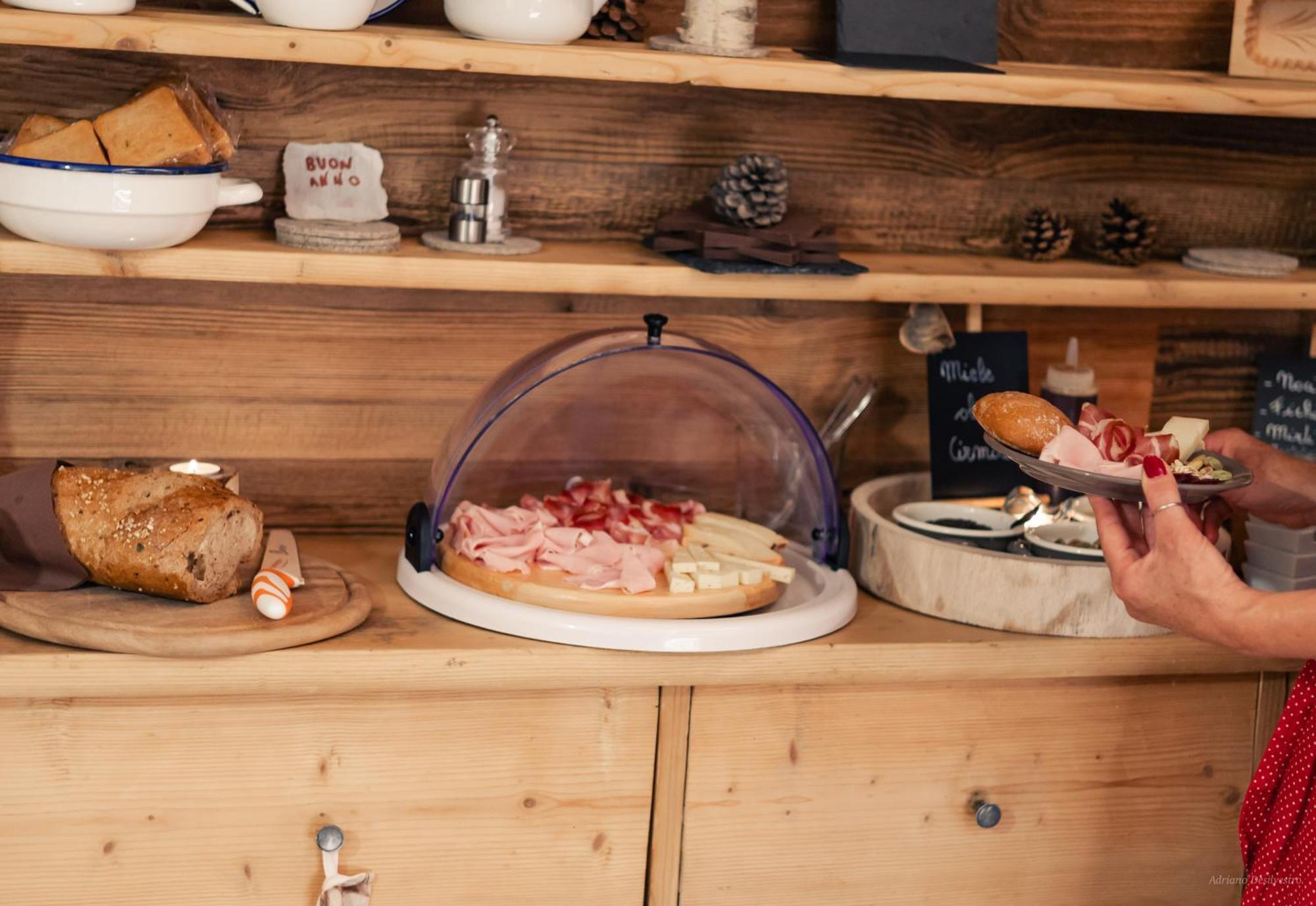 Majon De La Nona Hotell Pozza di Fassa Exteriör bild