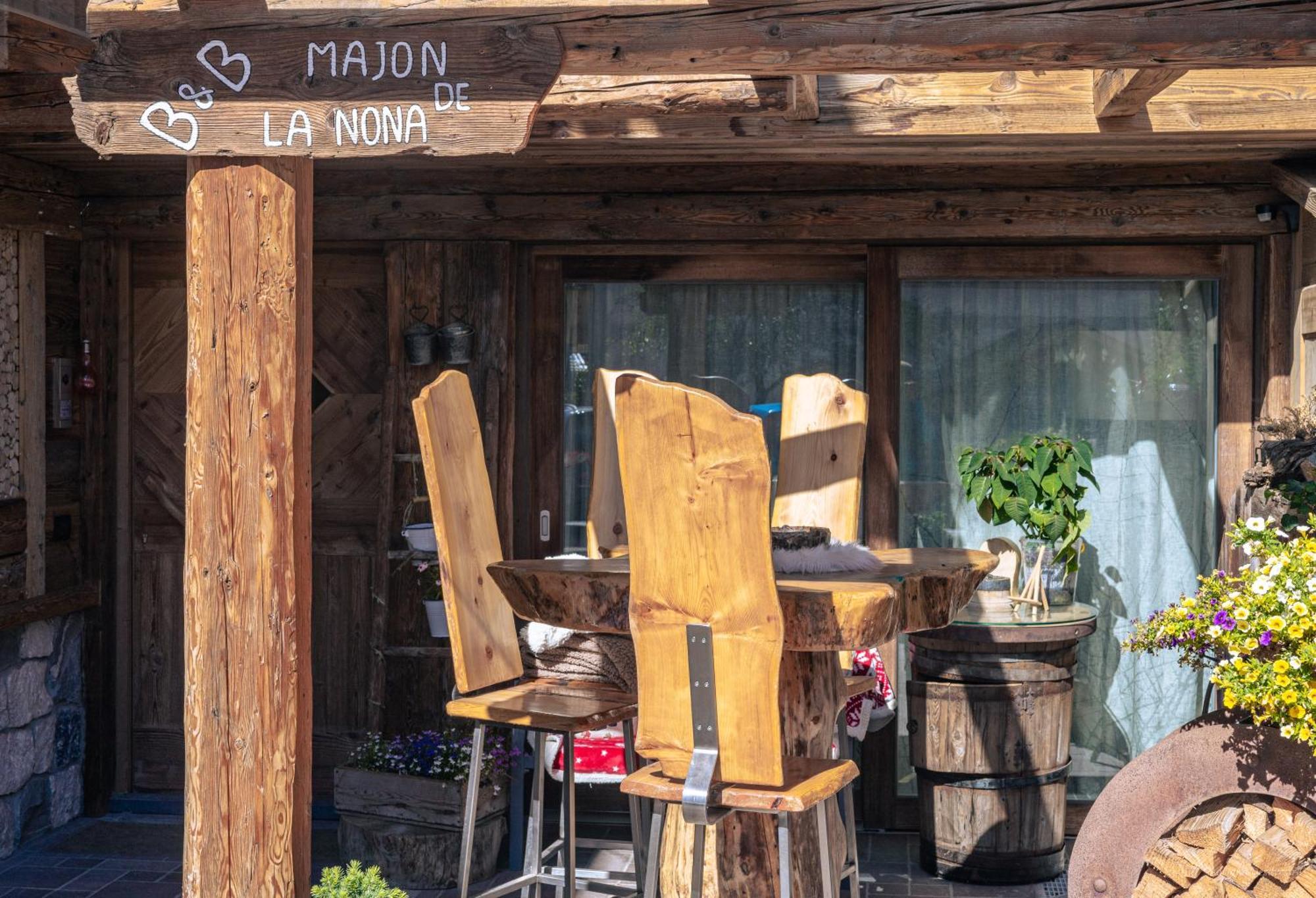 Majon De La Nona Hotell Pozza di Fassa Exteriör bild