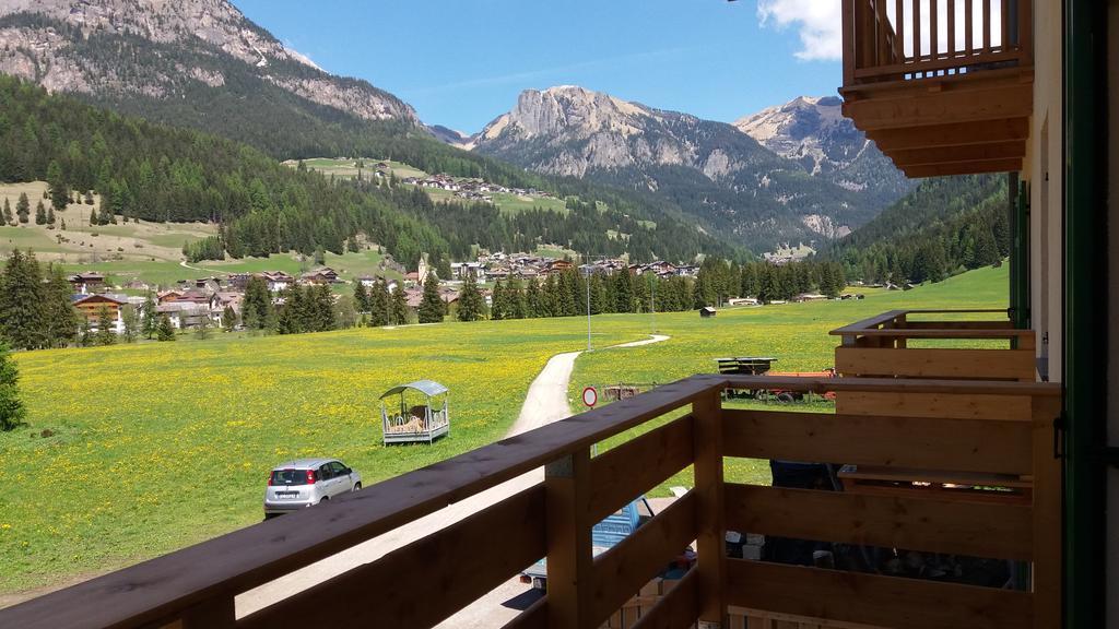 Majon De La Nona Hotell Pozza di Fassa Exteriör bild