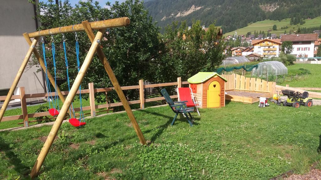 Majon De La Nona Hotell Pozza di Fassa Exteriör bild