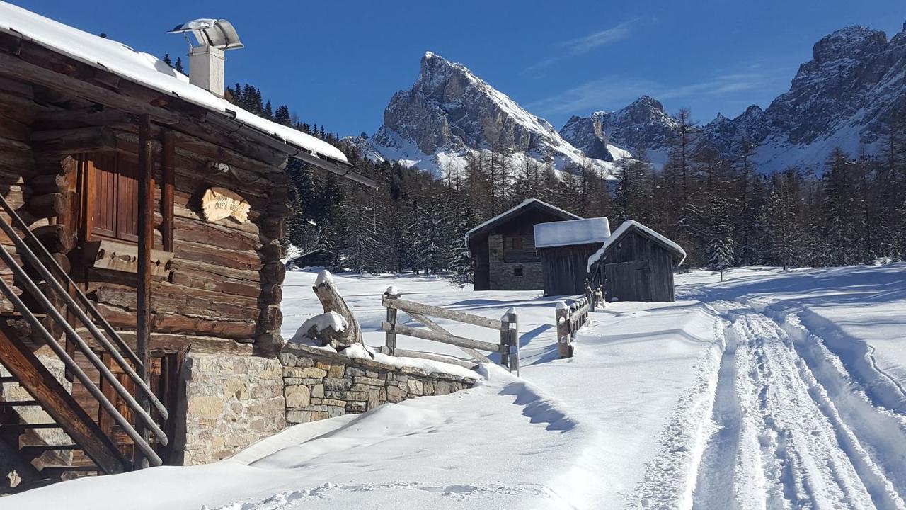 Majon De La Nona Hotell Pozza di Fassa Exteriör bild