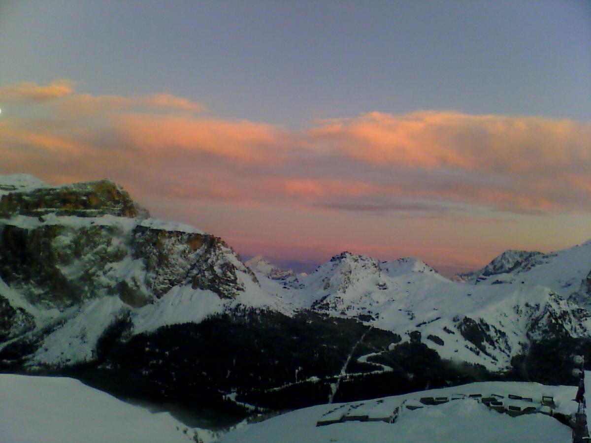 Majon De La Nona Hotell Pozza di Fassa Exteriör bild