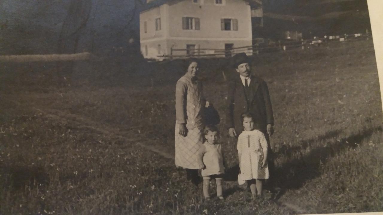 Majon De La Nona Hotell Pozza di Fassa Exteriör bild