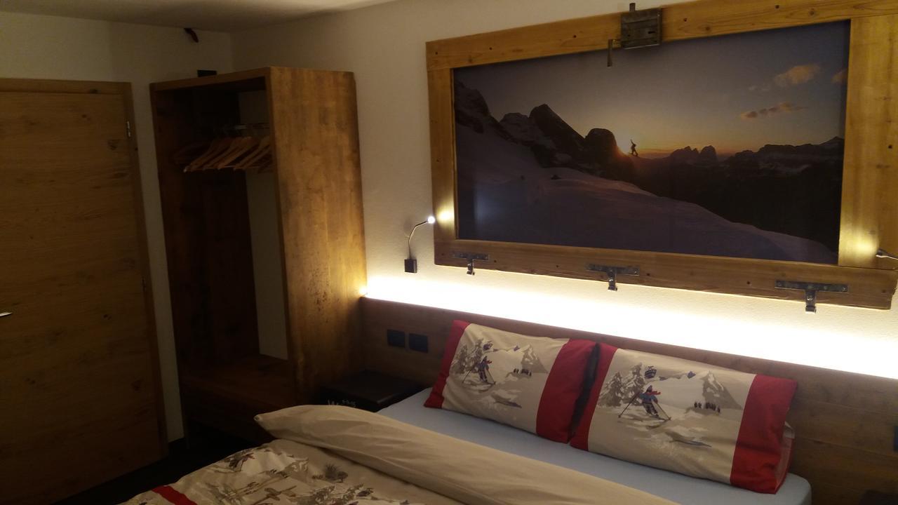 Majon De La Nona Hotell Pozza di Fassa Exteriör bild