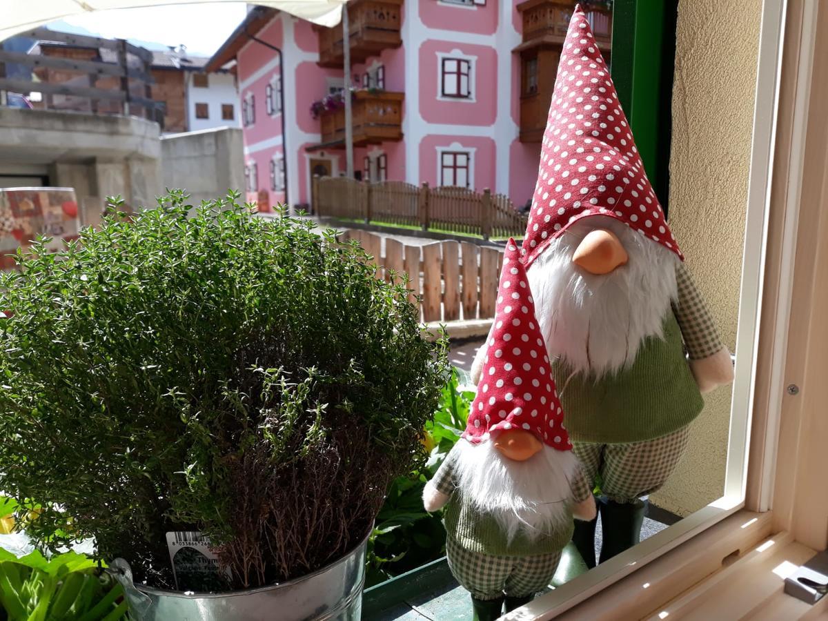 Majon De La Nona Hotell Pozza di Fassa Exteriör bild